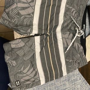 Men’s grey Billabong Lowtides boardshorts, 33.